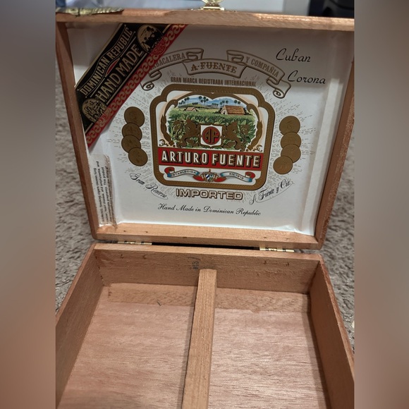 Vintage Arturo Fuente Wooden Empty Cigar Box - Picture 7 of 9